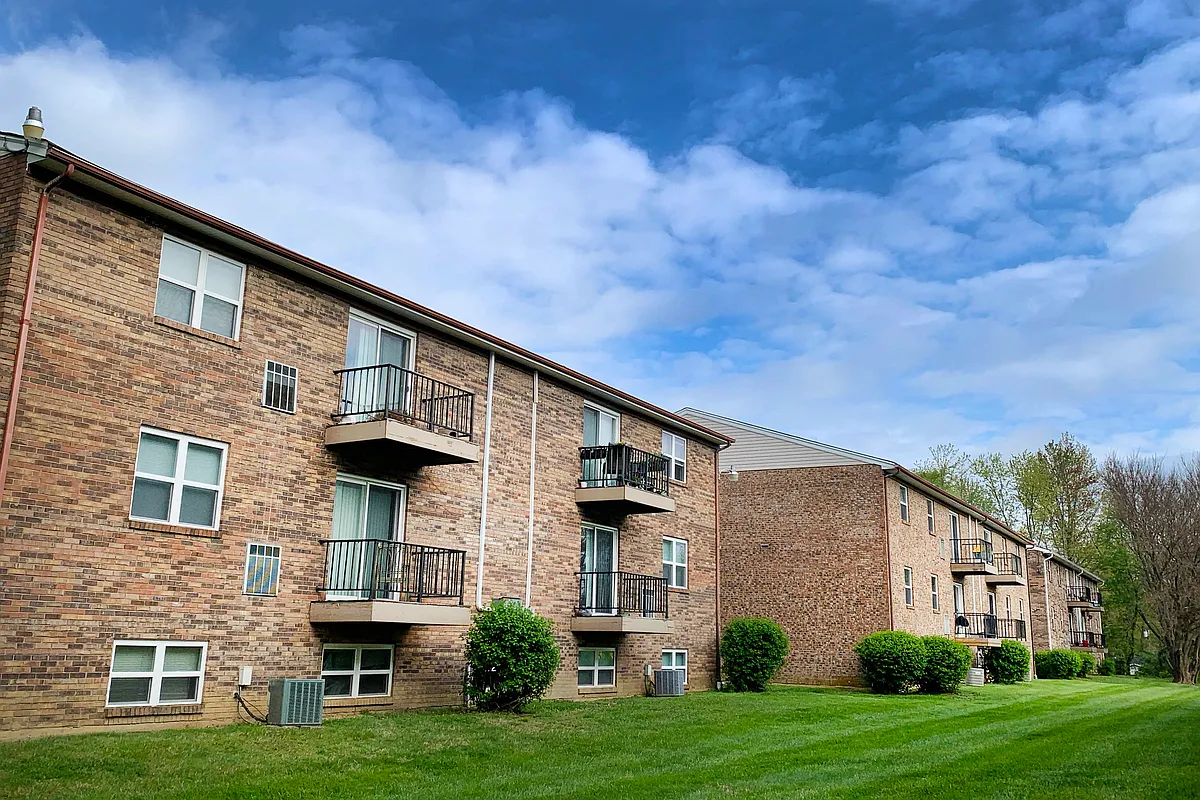 Building Photo - Crown Crossing Apartments