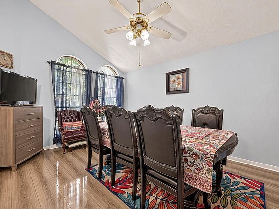 5th image of 10535 Walnut Glen Dr
