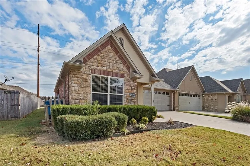 2 bed, 1443 sqft, $1,750 — Photo 3