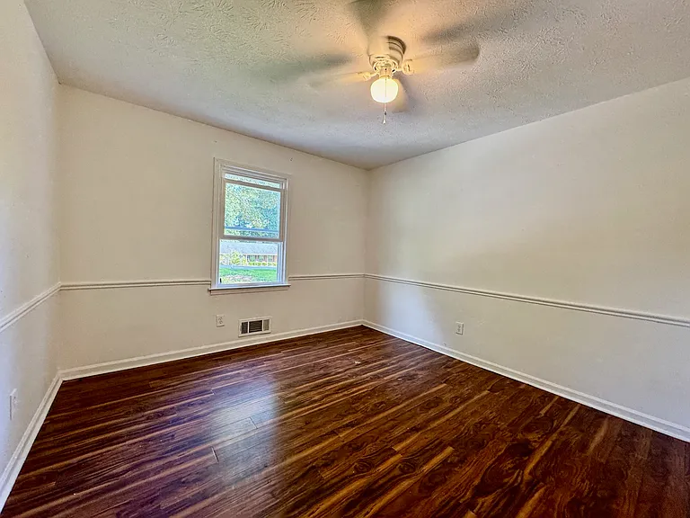 3355 Poplar Dr — Photo 10
