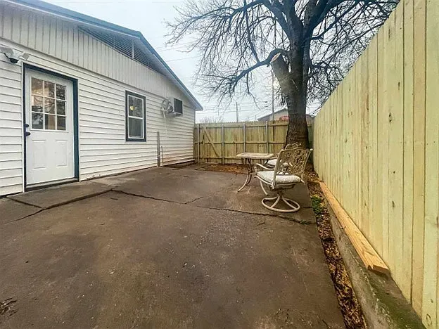 923 E Virginia Ave — Photo 17