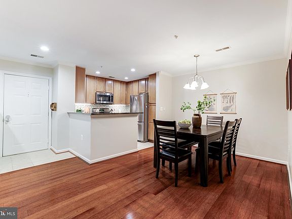 4th image of 1509 N Point Dr APT 1