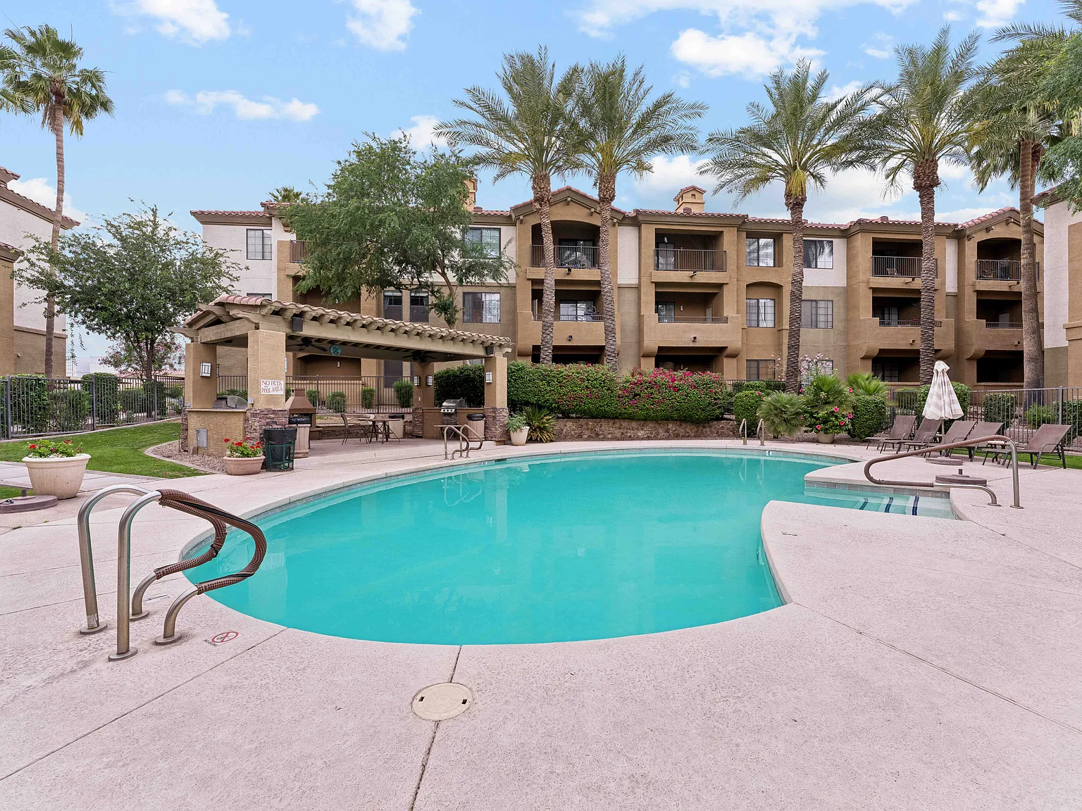 2 bed, 941 sqft, $1,800 — Photo 2