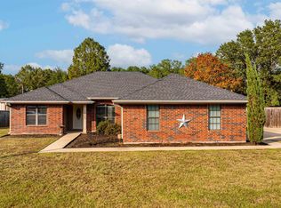 1205 Creekwood Ln, Longview, TX 75602