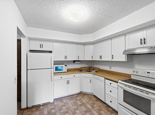 2455 Londin Ln E APT 417, Maplewood, MN 55119