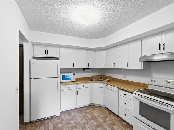 2455 Londin Ln E APT 417, Maplewood, MN 55119