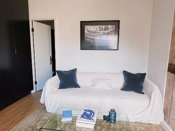 5th image of 944 Vallejo St #2