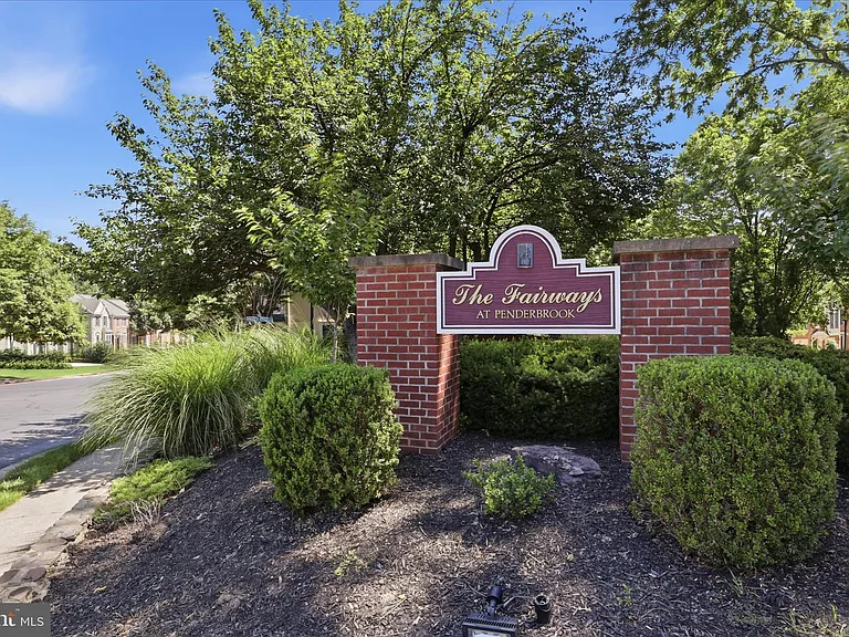 3946 Valley Ridge Dr — Photo 32