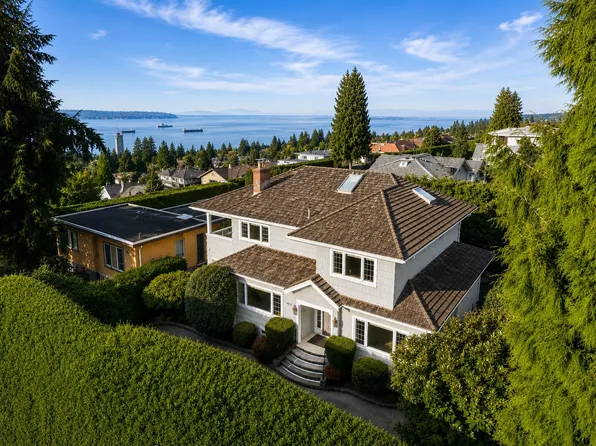1631 22nd St, West Vancouver, BC V7V 4E2