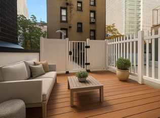 307 W 39th St #2T, New York, NY 10018