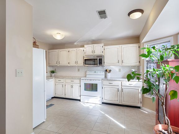 4th image of 5058 Laurel Glen Ct SE
