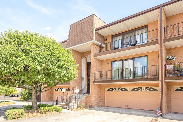 1st image of 4021 W 93rd Pl APT 1W