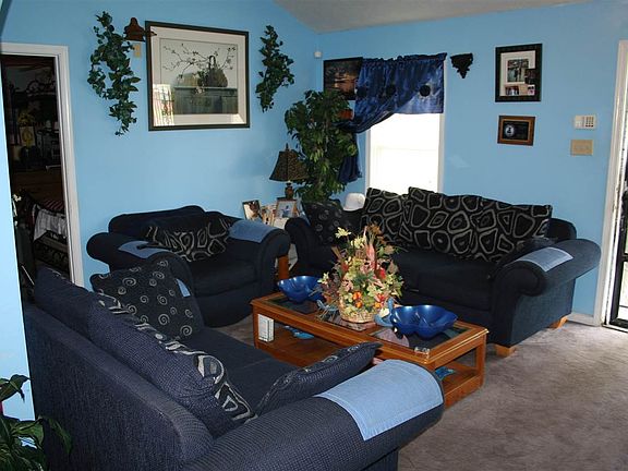 3rd image of 1632 Shelby Dr