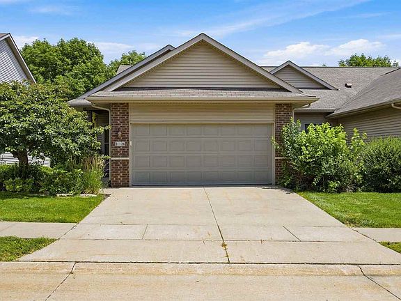 3rd image of 118 Broadmoor Ln