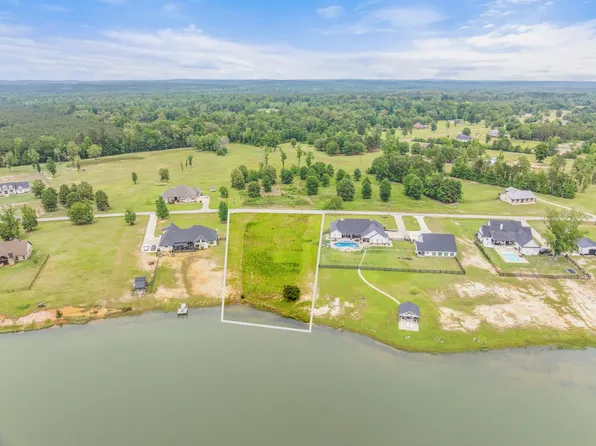 155 Deerfield Lake Cir, Longview, TX 75605