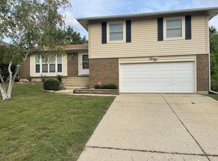 315 Grandview Ct, Algonquin, IL 60102