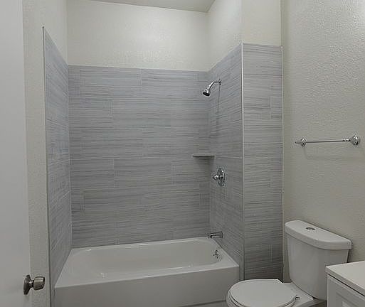 3rd image of 1427 W 6th Ave