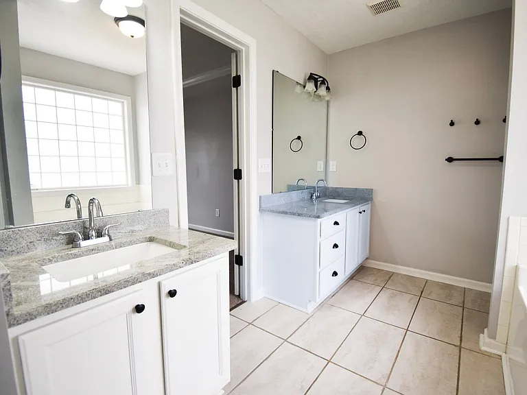 135 Lenoir Dr — Photo 26
