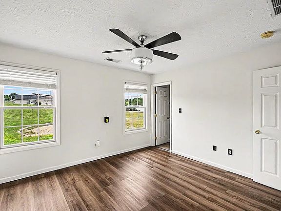 2nd image of 206 Creekwood Dr