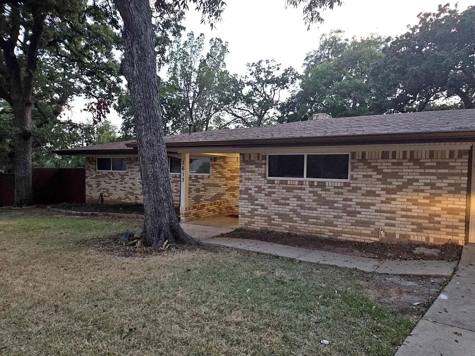 1613 Barbara Dr