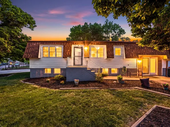 84 Maplewood Ct, North Platte, NE 69101