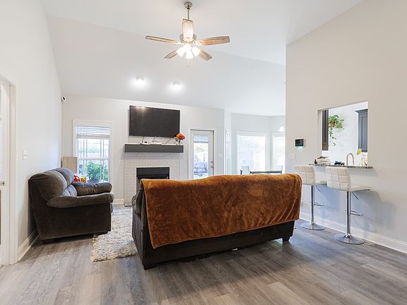 3rd image of 3841 Zaun Cres