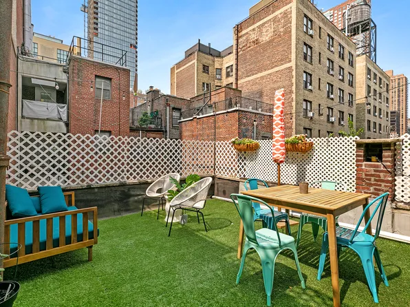 18 West 69th Street image 4 of 11