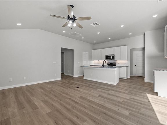 5th image of 611 E 31st St