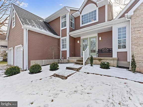 3rd image of 5 Lakeworth Dr