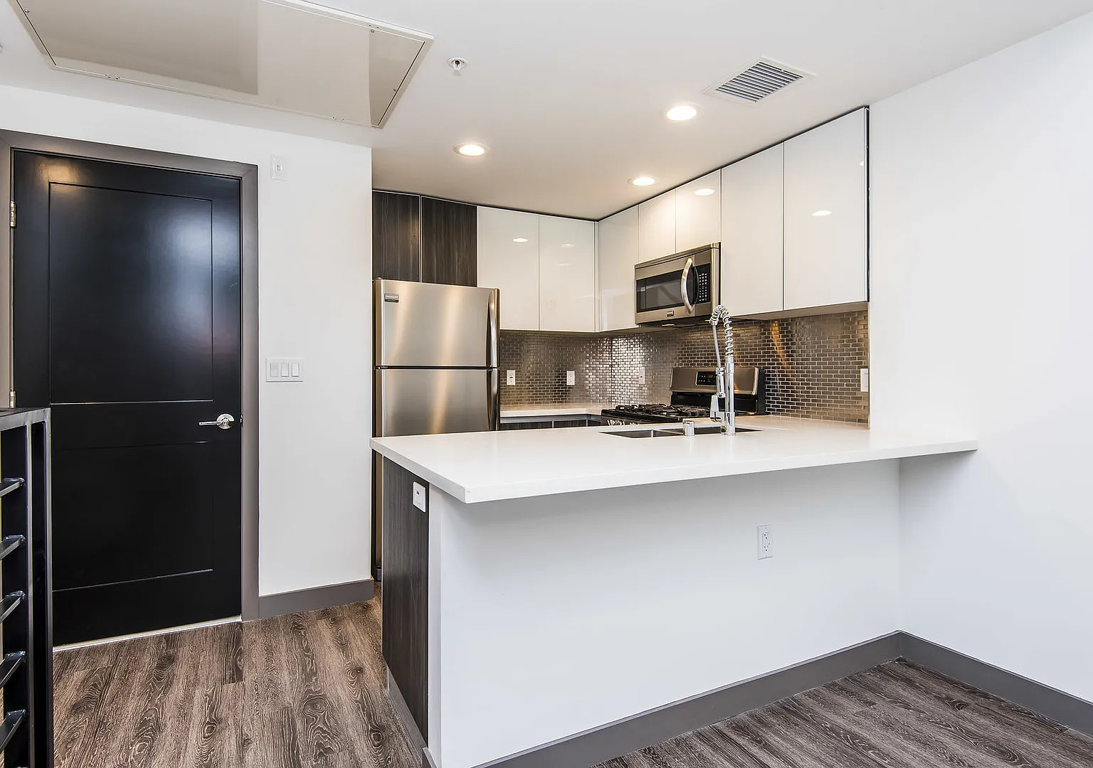 Come Home To Our Modern Townhomes In Westchester! — Photo 1