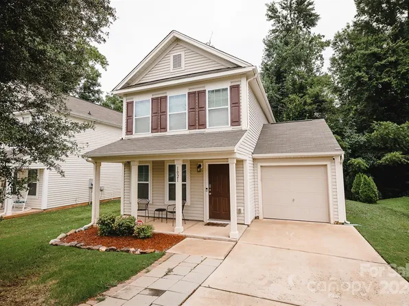 1021 Rook Rd, Charlotte, NC 28216