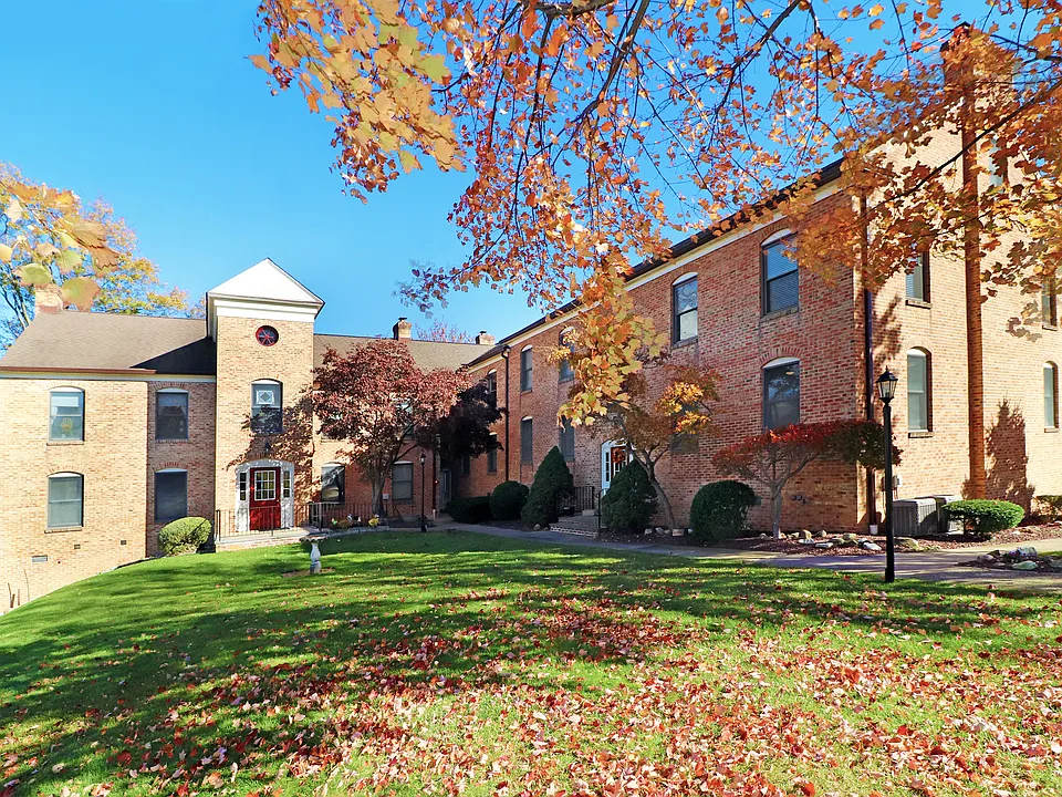 246 Main St #6