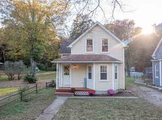 19 River St, Plainfield, CT 06374