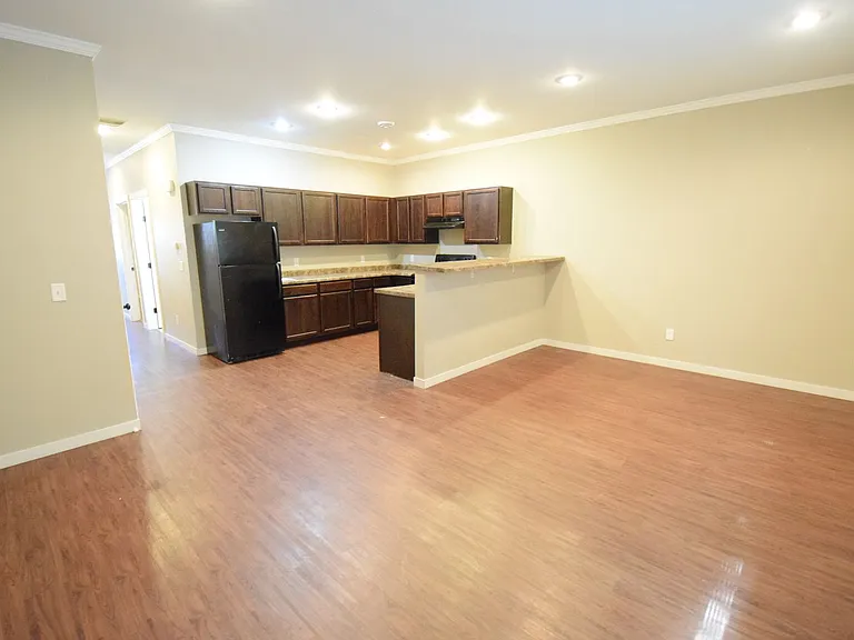 224 James Ave — Photo 18