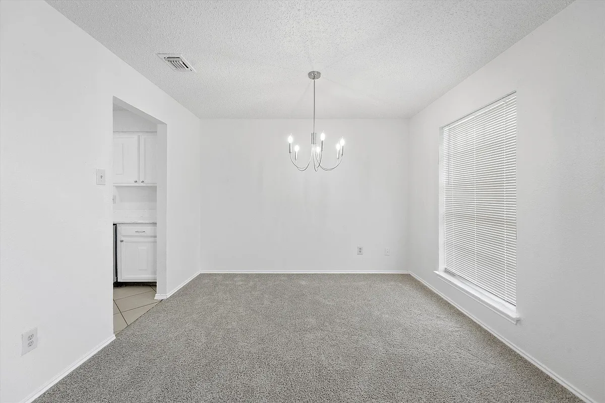 Building Photo - 3925 Wendover Dr