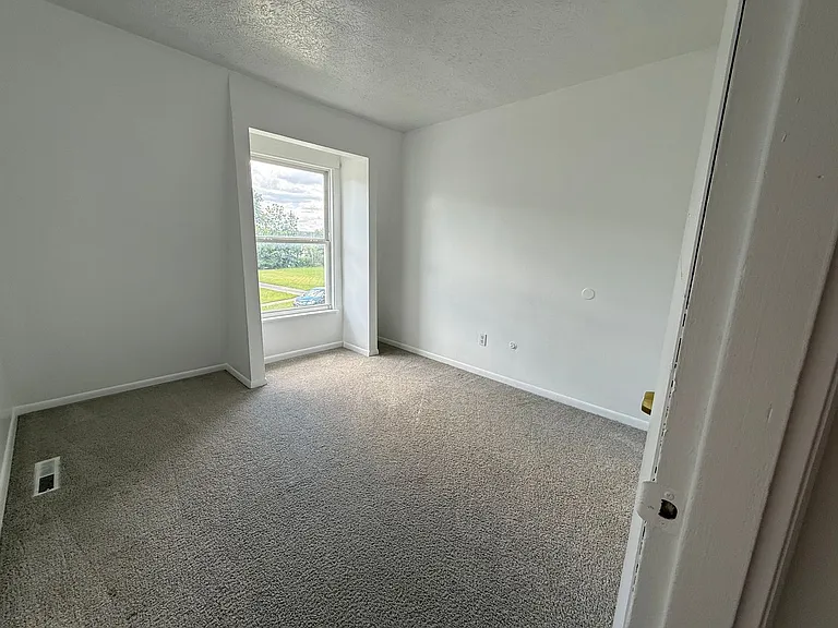 490 Melissa Ct — Photo 7