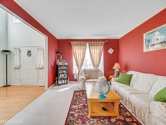 3rd image of 3401 Pine Cir