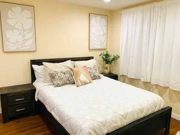 9221 NE 133rd St #1, Kirkland, WA 98034