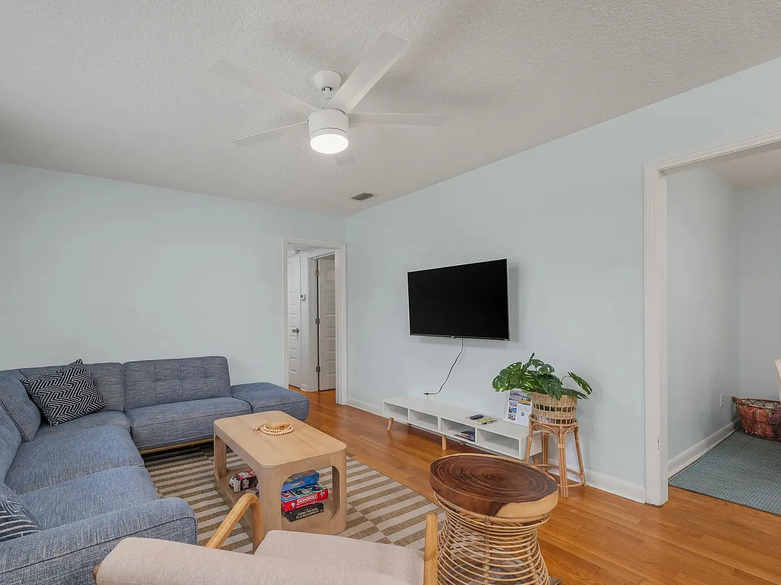 4 bed, 1622 sqft, $5,500 — Photo 2
