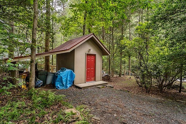26th image of 61 River Bend Ct