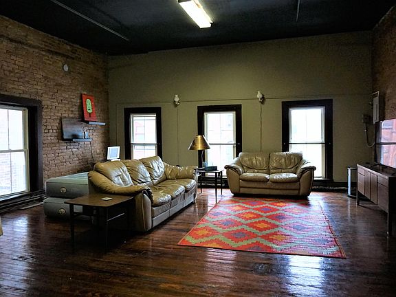 5th image of 307 S Clinton St APT 401