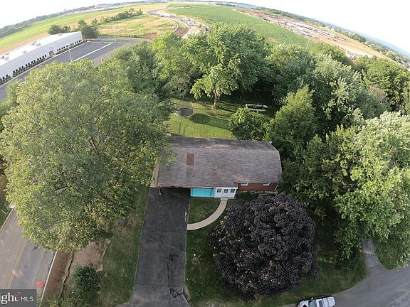 5th image of 18502 Sherbrooke Dr