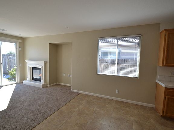 3rd image of 1560 Sandmark Dr
