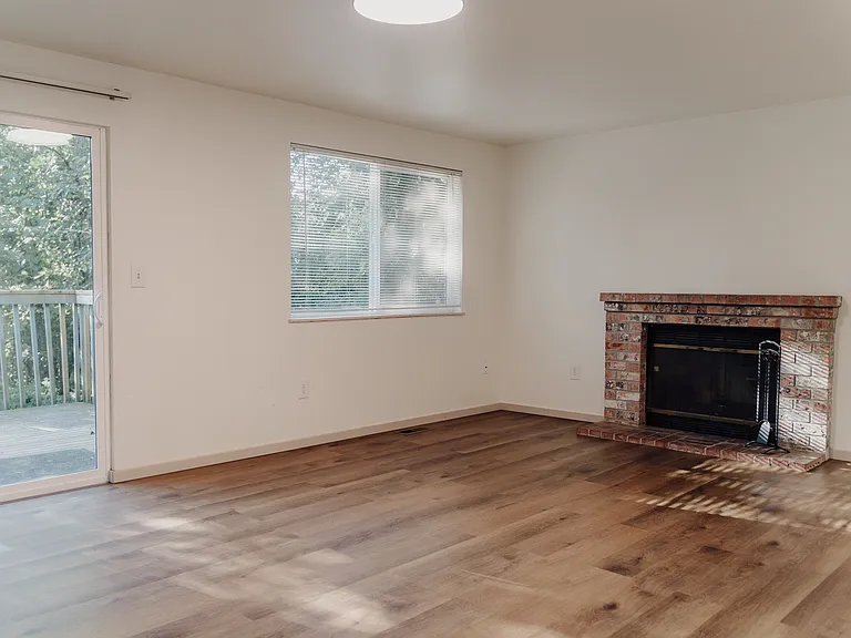 3815 Maple Ave — Photo 9