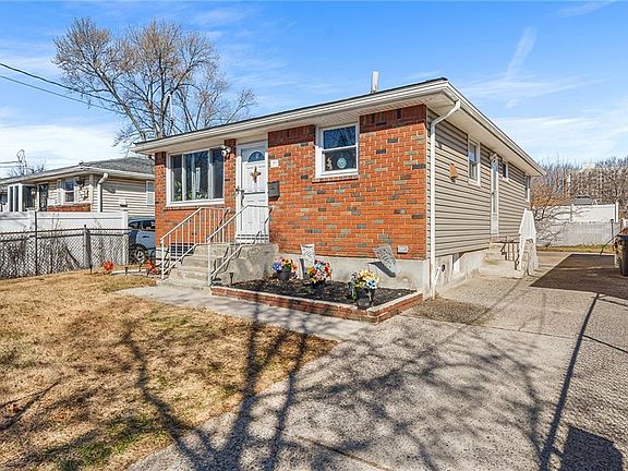 3rd image of 183 Arlington Pl