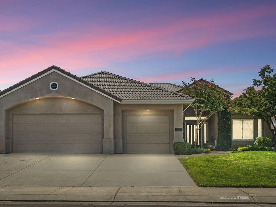 1st image of 2670 Paradise Dr