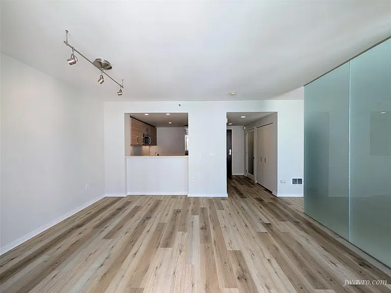 555 4th St #904 — Photo 7