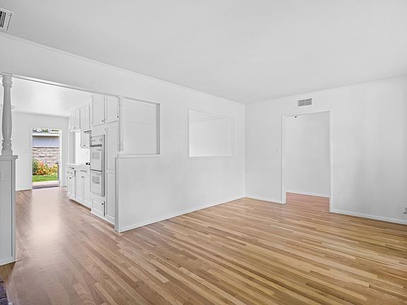 5th image of 247 Hill Pl