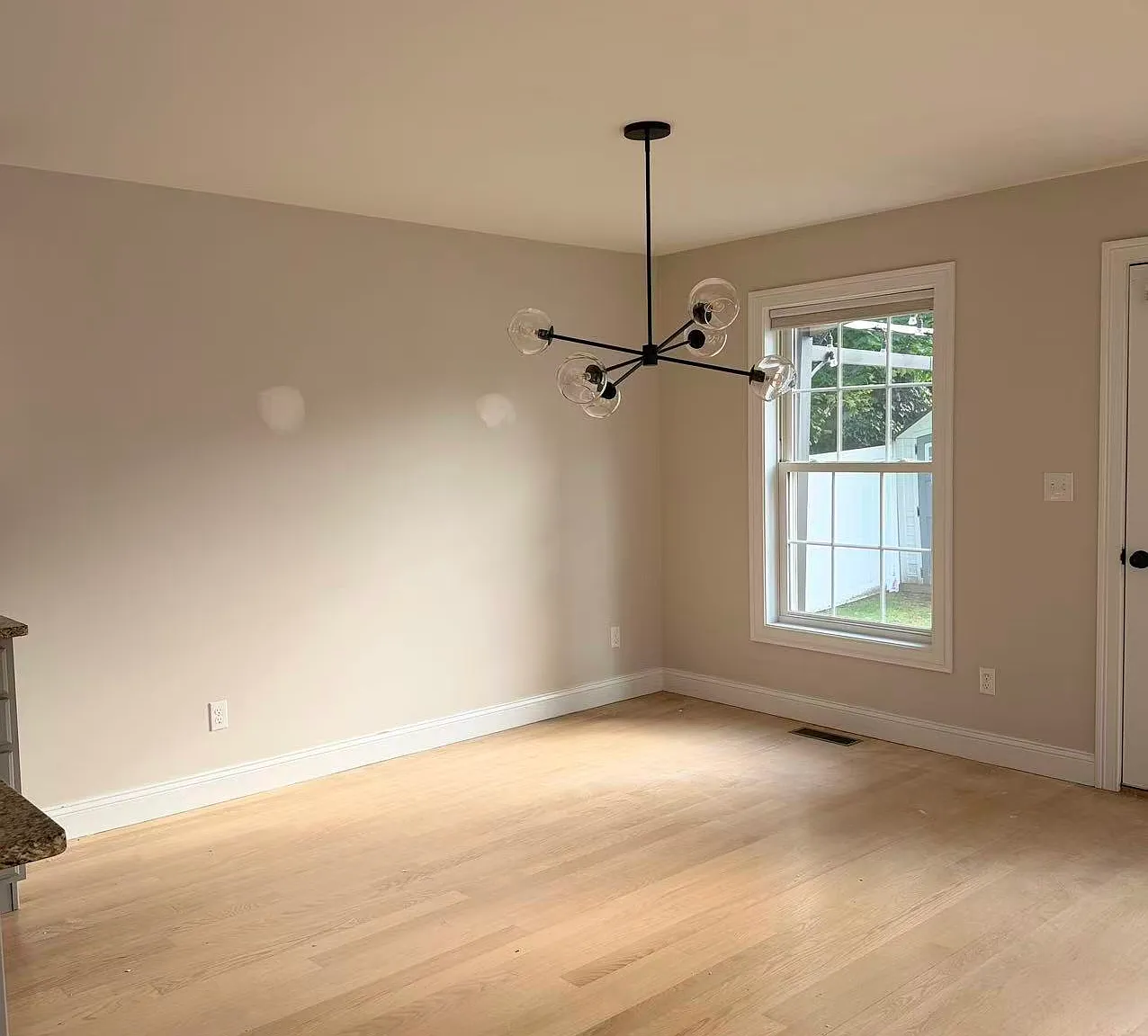 3 bed, 2500 sqft, $3,650 — Photo 4