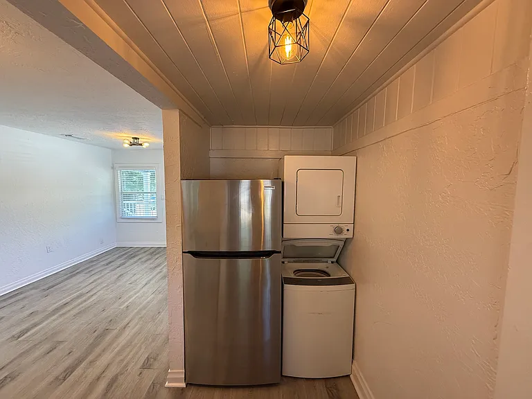 2103 W Grace St — Photo 8